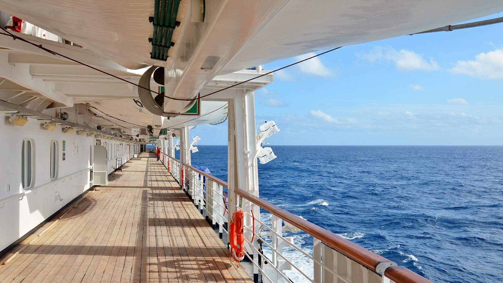 Cruceros: por qué la asistencia común puede no cubrirte a bordo
